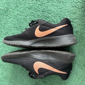 Nike women 8 Black and rose gold  Sneakers